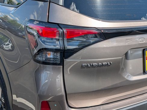 Certified 2025 Subaru Forester Premium AWD/4WD image 17
