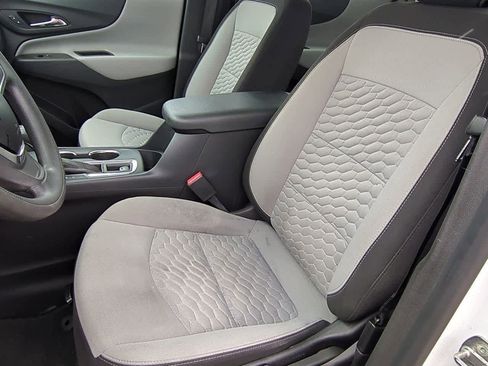 Used 2021 Chevrolet Equinox LS image 16