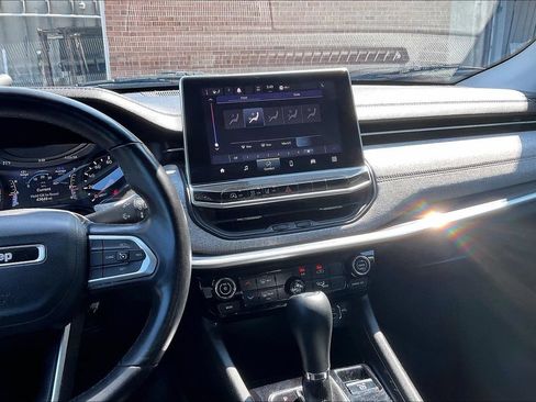 Used 2022 Jeep Compass Latitude AWD/4WD image 6