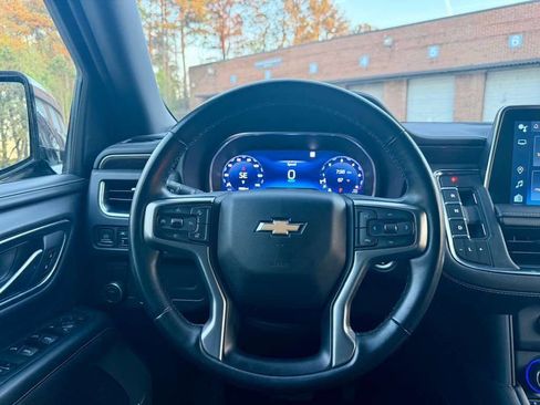 Used 2023 Chevrolet Suburban Premier RWD image 17