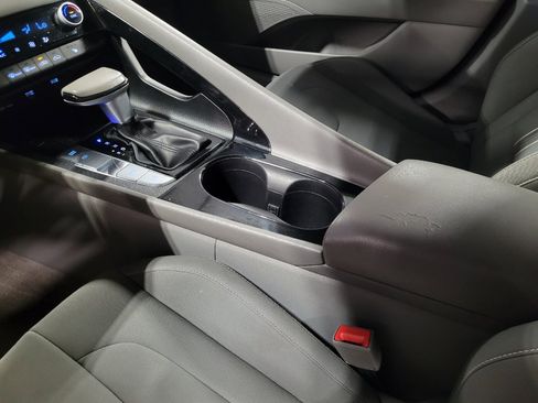 Used 2023 Hyundai Elantra SEL w/ Convenience Package FWD image 26