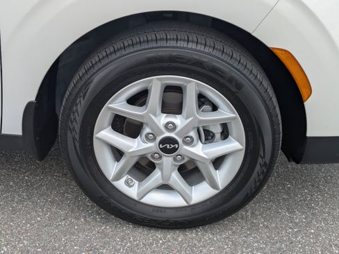 Used 2024 Kia Soul LX w/ Option Group 015 FWD image 11
