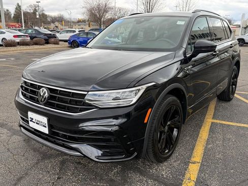Used 2023 Volkswagen Tiguan SE R-Line image 8