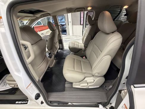 Used 2019 Toyota Sienna XLE image 50