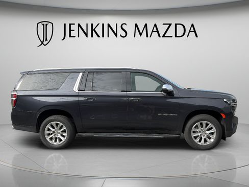 Used 2024 Chevrolet Suburban Premier RWD image 2