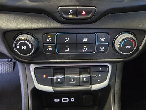 Used 2022 GMC Terrain SLE w/ Elevation Edition image 20