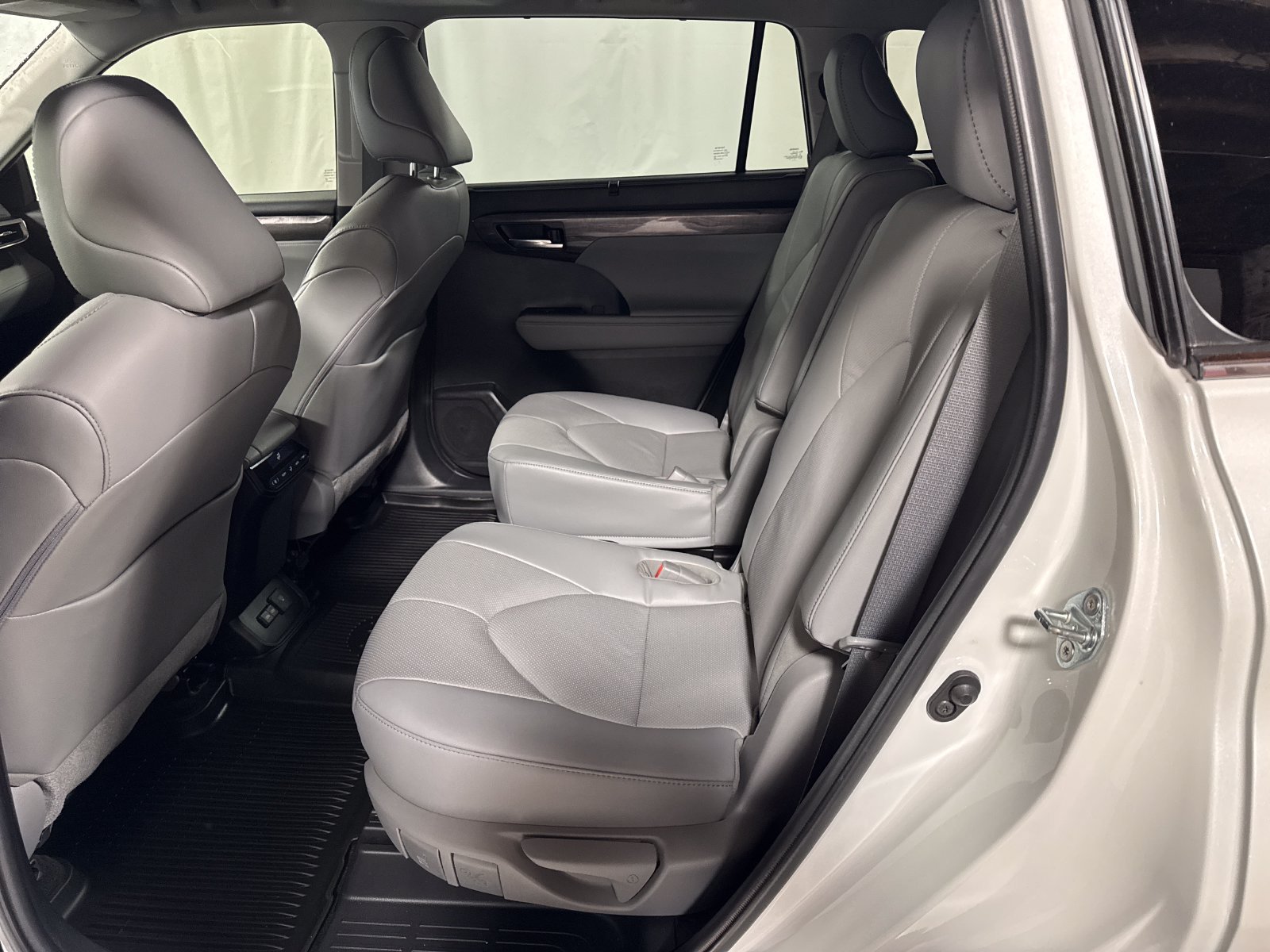 Used 2023 Toyota Highlander Limited AWD/4WD image 5