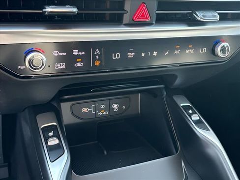 New 2025 Kia Sorento EX AWD/4WD image 9