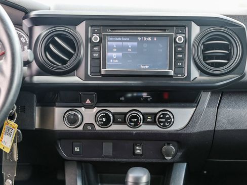 Used 2018 Toyota Tacoma SR image 3