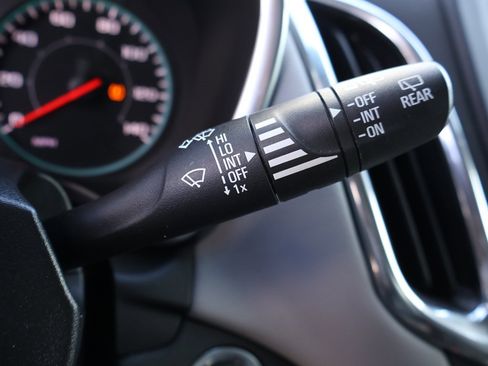 Used 2024 Chevrolet Equinox LS image 37