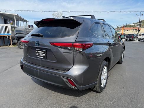 Used 2022 Toyota Highlander LE image 22