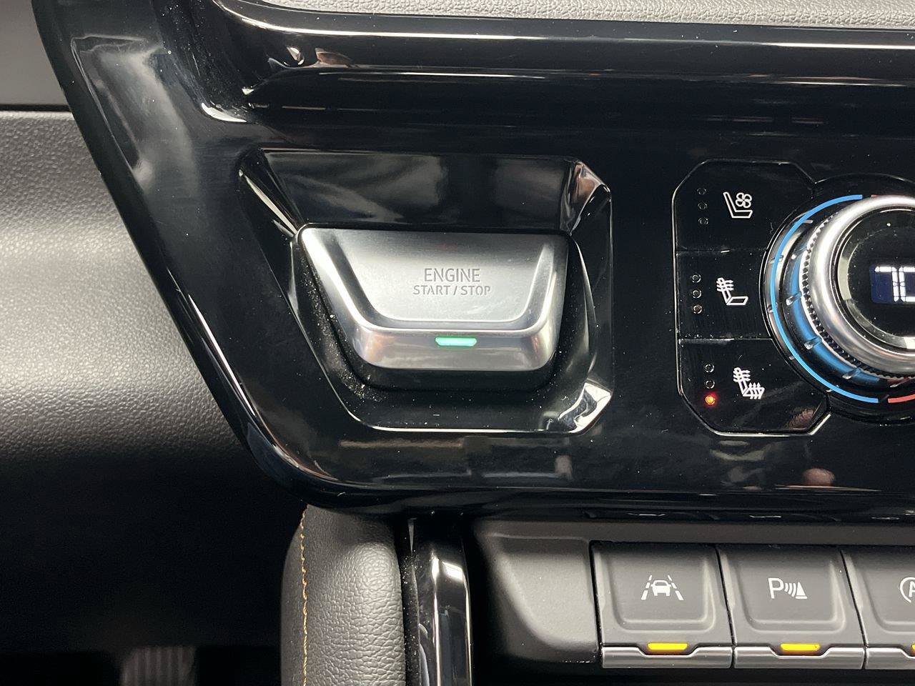 Certified 2025 GMC Sierra 1500 AT4 w/ Technology Package AWD/4WD image 24