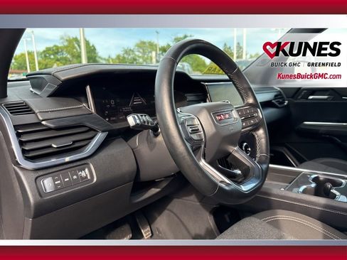 Used 2025 GMC Acadia Elevation AWD/4WD image 15
