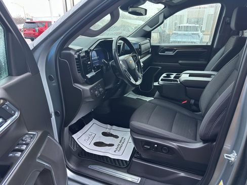 Used 2025 Chevrolet Silverado 1500 LT image 7
