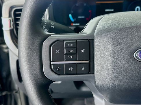 Used 2025 Ford F350 Lariat w/ Chrome Package image 23