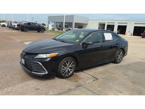Used 2022 Toyota Camry XLE image 4