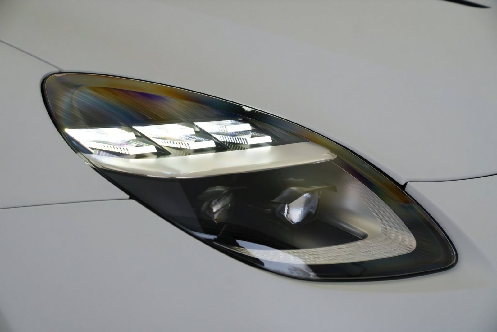 New 2026 Aston Martin Vanquish Convertible RWD image 56