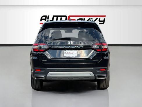 Used 2025 Honda Pilot Touring image 6