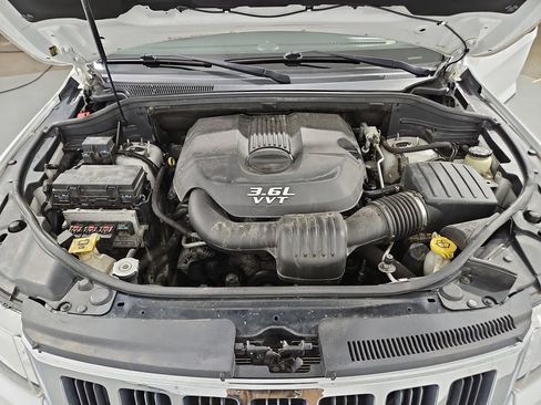 Used 2013 Jeep Grand Cherokee Laredo AWD/4WD image 23