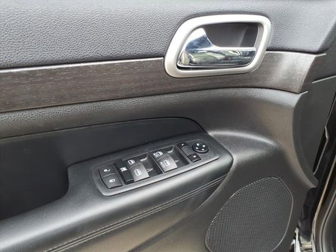 Used 2017 Jeep Grand Cherokee Altitude image 4