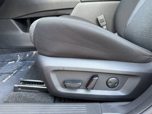 Used 2023 Nissan Rogue SV FWD image 12