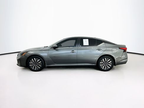 Used 2023 Nissan Altima 2.5 SV FWD image 4