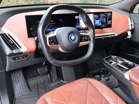 Used 2023 BMW iX xDrive50 w/ Sport Package image 11