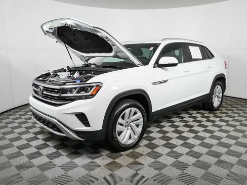 Certified 2023 Volkswagen Atlas Cross Sport SE FWD image 31