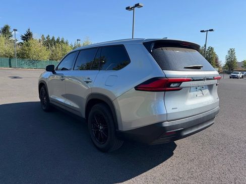 Used 2024 Toyota Grand Highlander AWD image 5