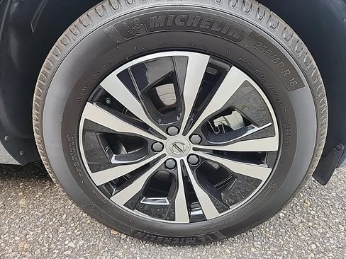 Certified 2024 Volvo XC60 B5 Core AWD/4WD image 12