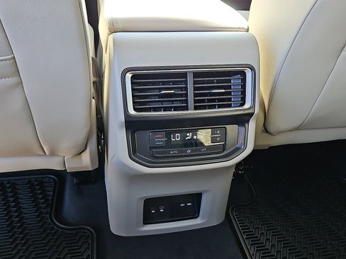 New 2026 Volkswagen Atlas SE image 10