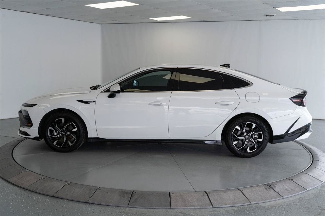 Used 2025 Hyundai Sonata SEL FWD image 4