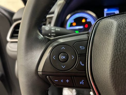 Used 2020 Toyota Camry SE FWD image 21