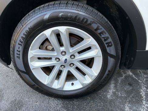 Used 2012 Ford Explorer XLT image 9