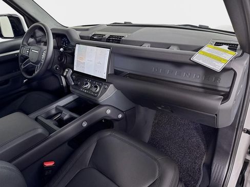 Used 2026 Land Rover Defender 130 X-Dynamic SE image 31
