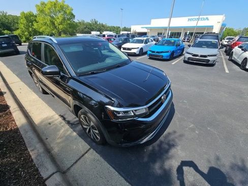 Used 2022 Volkswagen Taos SE FWD image 7