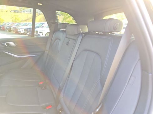Used 2021 BMW X5 xDrive40i w/ M Sport Package image 15
