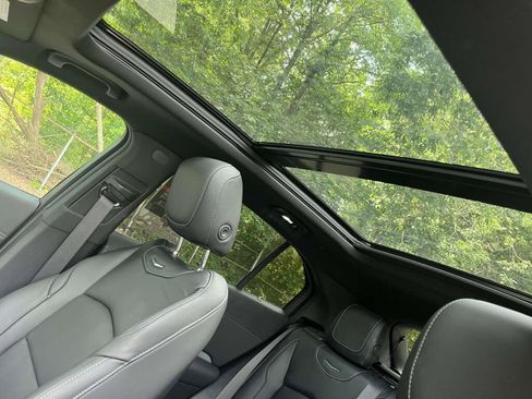 Used 2023 Cadillac XT4 Premium Luxury w/ Cold Weather Package AWD/4WD image 5