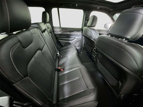Used 2025 Jeep Grand Cherokee Limited w/ Black Appearance Package AWD/4WD image 30
