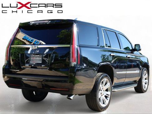 Used 2017 Cadillac Escalade Luxury AWD/4WD image 7