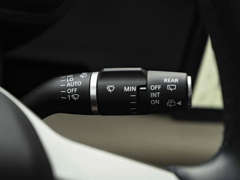 Used 2024 Land Rover Defender 110 X-Dynamic SE AWD/4WD image 25