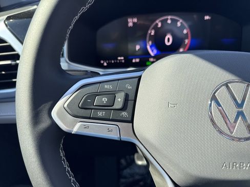 New 2026 Volkswagen Taos SE FWD image 36