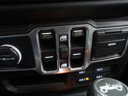 Certified 2018 Jeep Wrangler Unlimited Sahara image 40