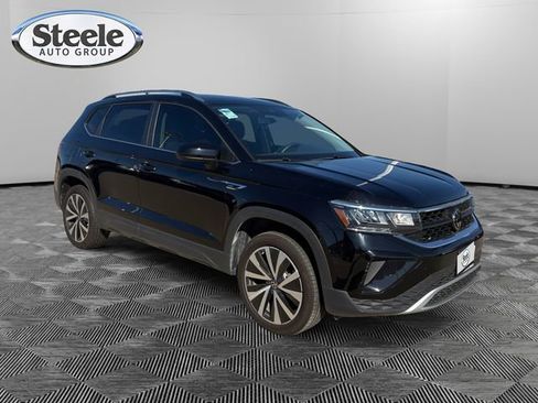 New 2024 Volkswagen Taos SE image 7