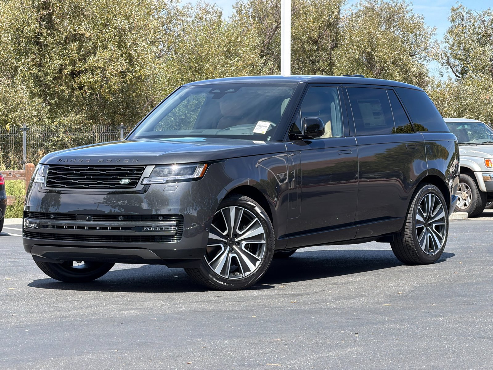 New 2026 Land Rover Range Rover Long Wheelbase SE AWD/4WD image 2