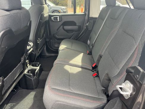 Used 2025 Jeep Wrangler Unlimited Rubicon image 22