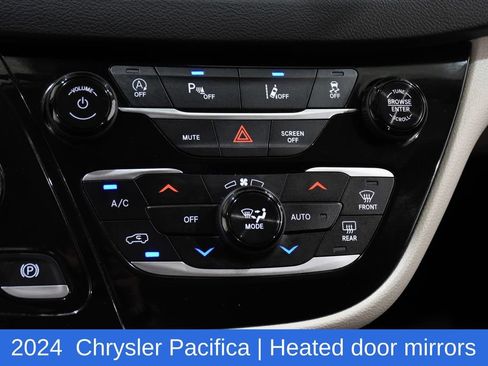 Used 2024 Chrysler Pacifica Touring-L FWD image 21