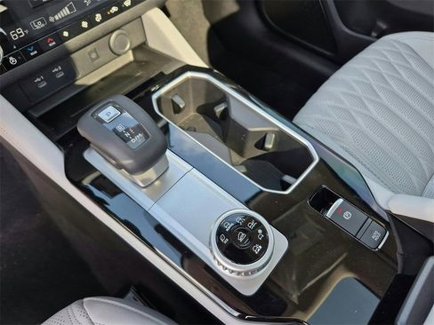 New 2025 Mitsubishi Outlander SEL image 15