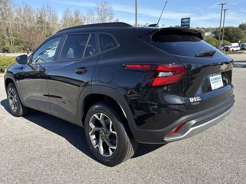 New 2026 Chevrolet Trax LT w/ Driver Confidence Package image 5