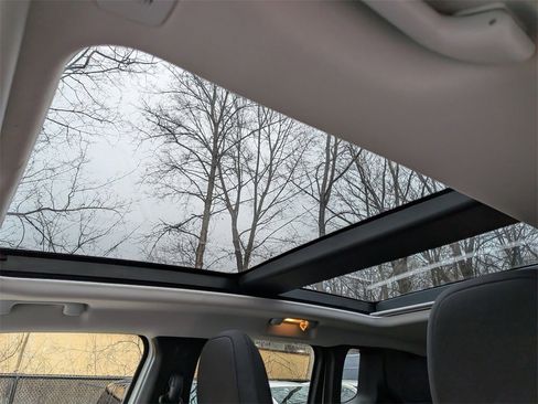 Used 2023 Jeep Renegade Latitude w/ Sun/Sound Group image 20